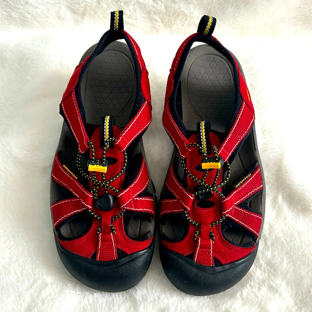KEEN red waterproof hiking sandal size 8